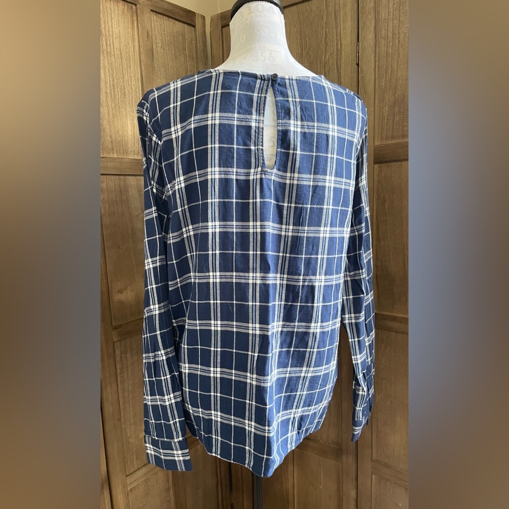 NWT Simply Vera Vera Wang Plaid Blouse. - Picture 2 of 6
